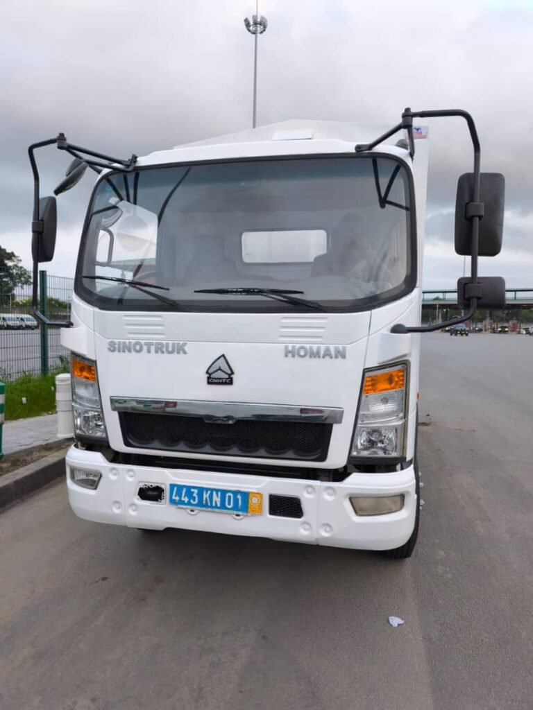 Location camion Abidjan : Sinotruk Homan fourgon 5 tonnes