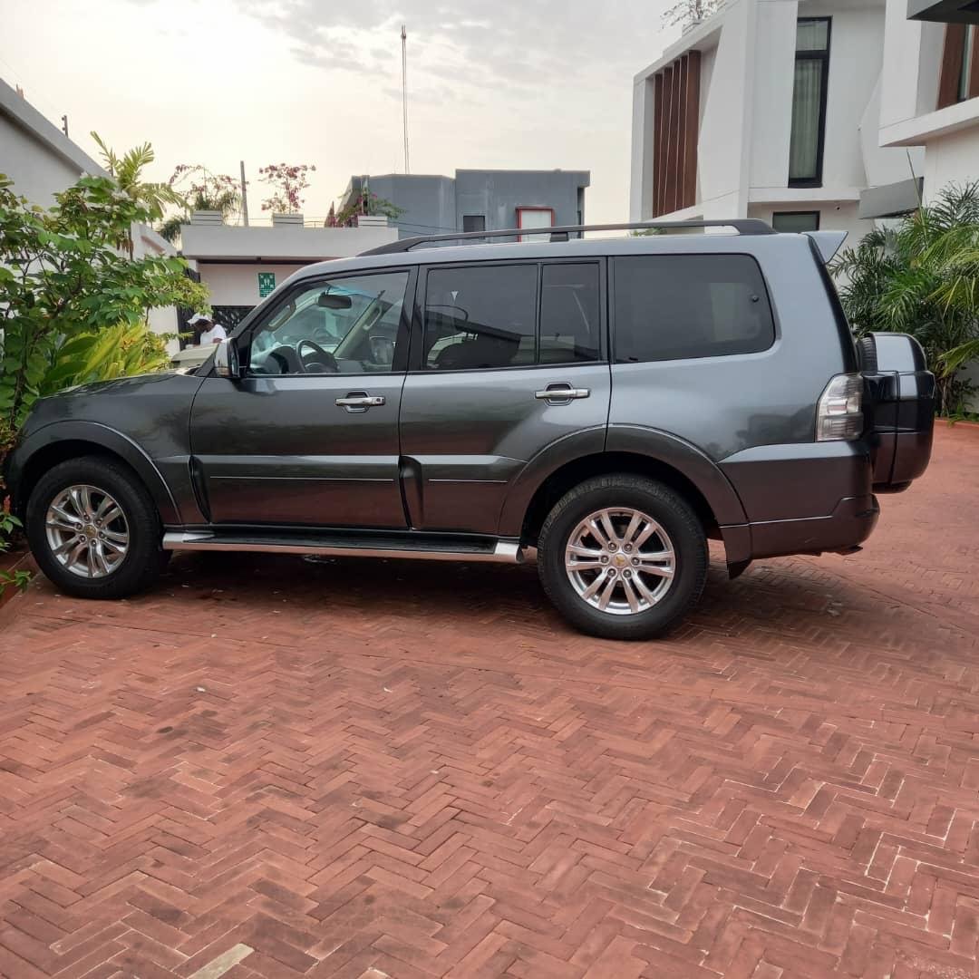 Location Mitsubishi Pajero SUV 7 Places avec Chauffeur à Abidjan