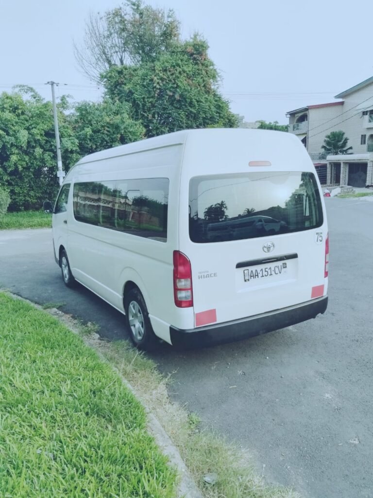 Location minibus Abidjan : Toyota Hiace avec chauffeur