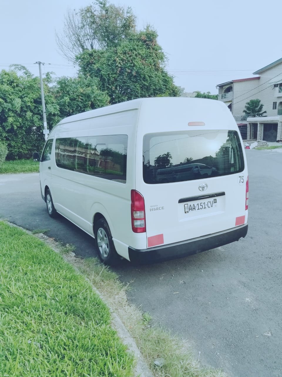 Location Toyota Hiace Minibus avec Chauffeur à Abidjan